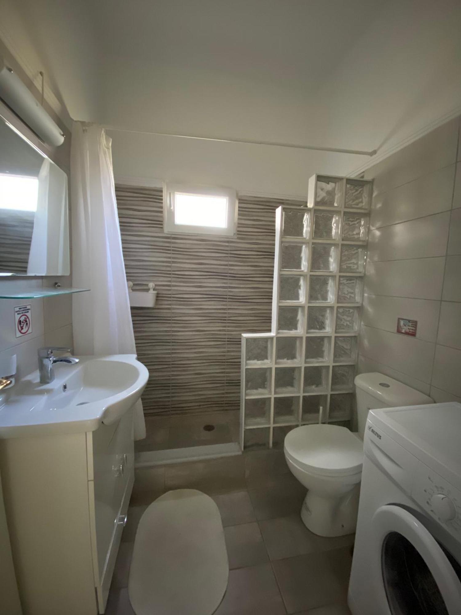 Mpanos Sea Apartment 1 Loutra Elenis Exterior foto