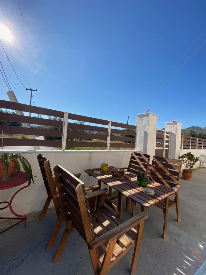 Mpanos Sea Apartment 1 Loutra Elenis Exterior foto